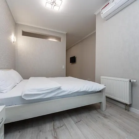 Flatrent Drahomanova 2A Apartment Kyiv Exterior photo