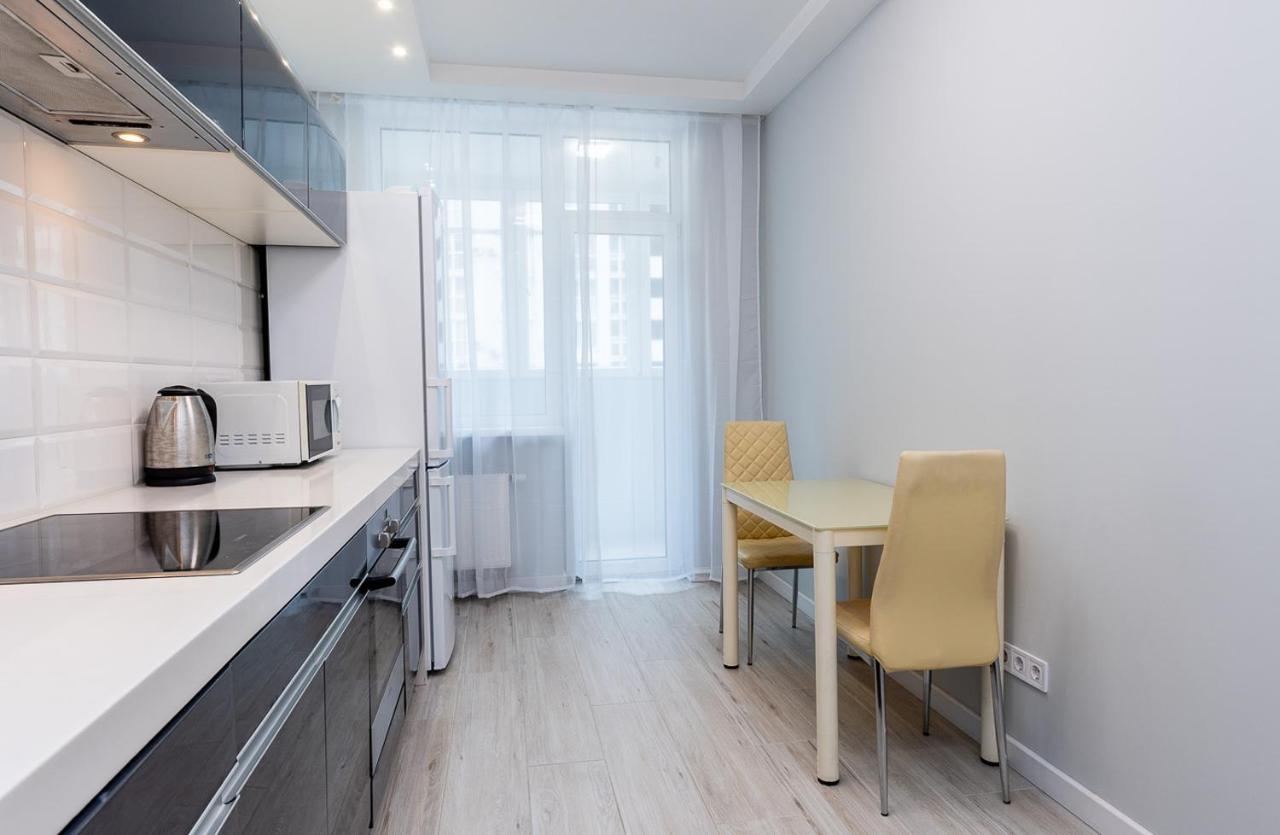 Flatrent Drahomanova 2a Apartment