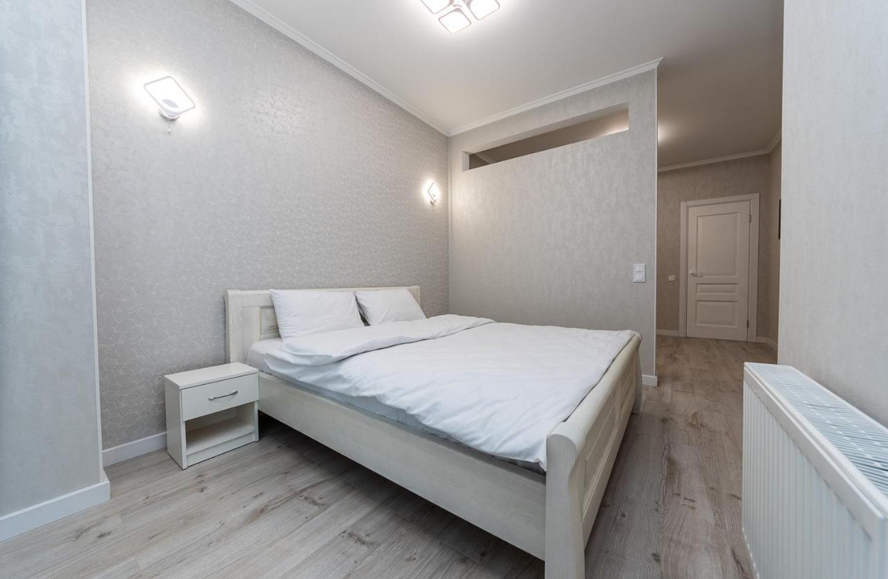 Flatrent Drahomanova 2a Apartment