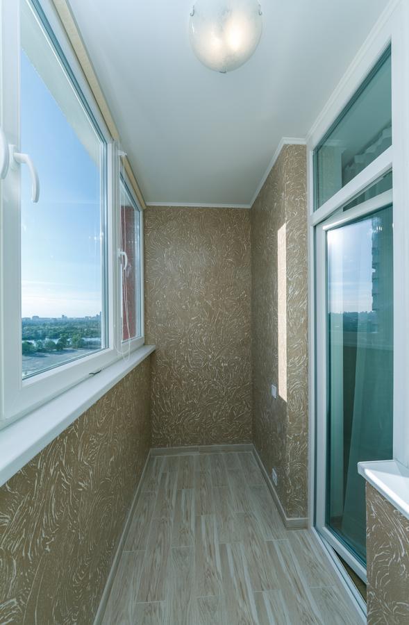 Flatrent Drahomanova 2a